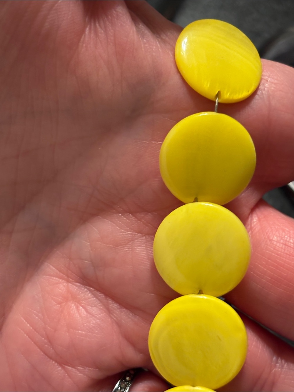 Mother of Pearl Yellow Disc Statement Necklace Mod Pop Retro - Picture 15 of 16